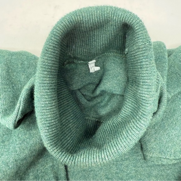 German Made Women’s Sea Foam Green Wool Cashmere Turtleneck Sweater Size 36 38 M - Picture 11 of 15